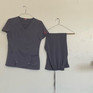 Dickies Woman’s Gray Scrub Set